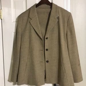 Ladies “Larry Levine” Dressy Business Suit.         JP